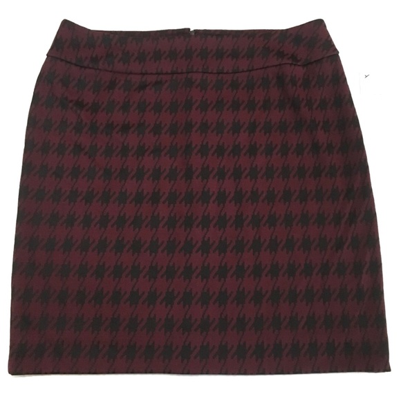 Halogen Dresses & Skirts - Halogen Maroon Houndstooth Skirt